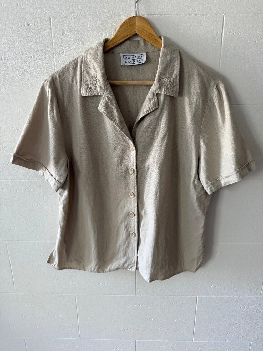 Vintage Linen Blend Embroidered Collar Button Down | Medium
